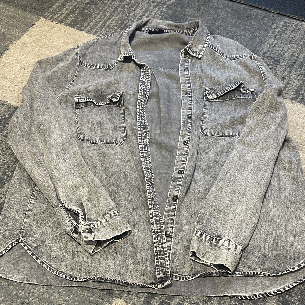 Women’s grey distressed pullover